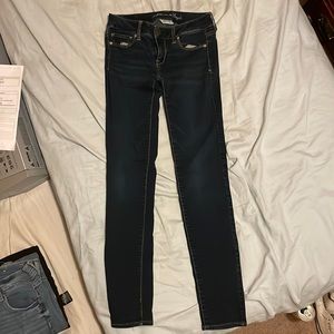 AEO American Eagle jeans size 4. Dark denim. Great condition. Low rise